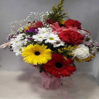 Susurluk Cam Vazoda Mevsim Çiçekleri Siparişi - Zümrüt Çiçek | 1989'dan Beri Güvenilir Hizmet